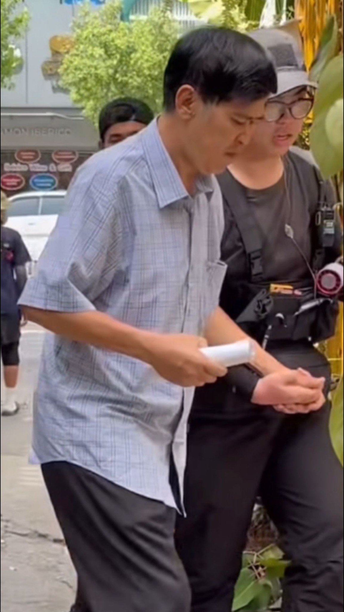 Nam đạo diễn từng kiếm 13 tỷ/ tháng giờ xuất hiện với ngoại hình khác lạ, gầy gò sau đột quỵ
- Ảnh 2.