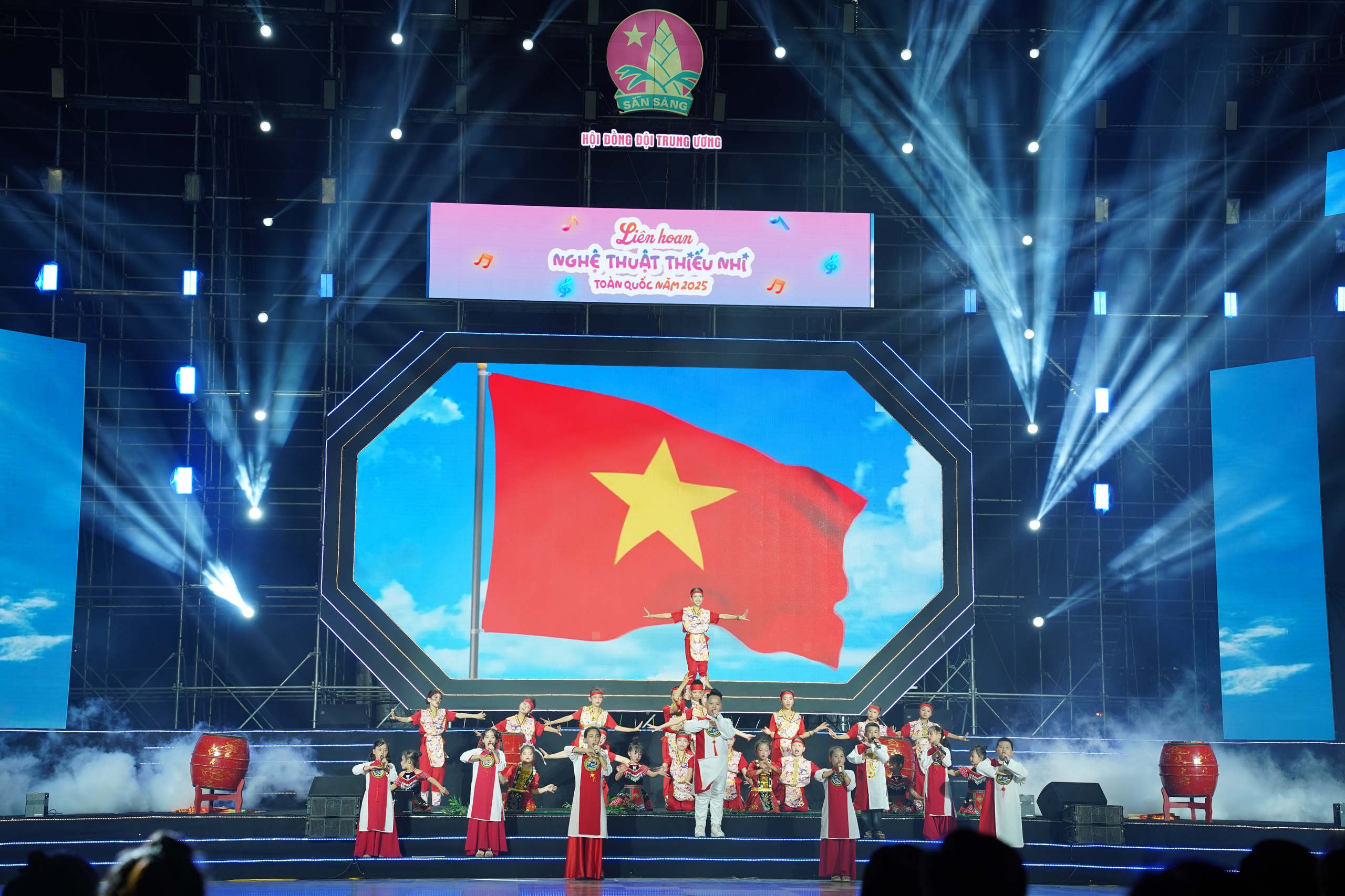 Liên hoan nghệ thuật thiếu nhi toàn quốc năm 2025 với chủ đề Thiếu nhi Việt Nam lớn lên cùng đất nước- Ảnh 1. Liên hoan nghệ thuật thiếu nhi toàn quốc năm 2025 với chủ đề Thiếu nhi Việt Nam lớn lên cùng đất nước- Ảnh 1.