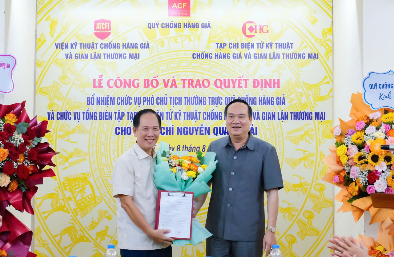 Lễ công bố và trao quyết định bổ nhiệm chức vụ Phó Chủ tịch thường trực Hội đồng Quản lý Quỹ Chống hàng giả và Tổng biên tập Tạp chí Điện tử Kỹ thuật Chống hàng giả và Gian lận thương mại- Ảnh 1.
