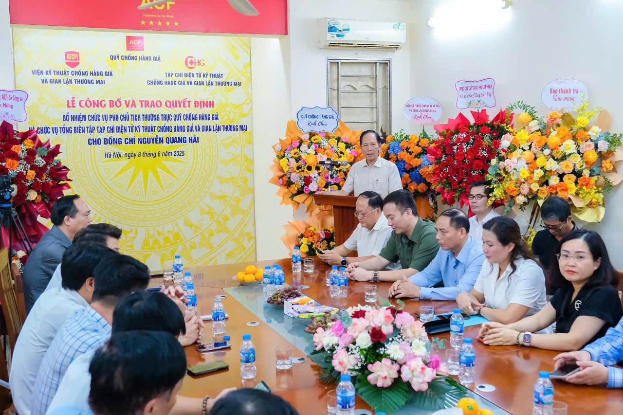 Lễ công bố và trao quyết định bổ nhiệm chức vụ Phó Chủ tịch thường trực Hội đồng Quản lý Quỹ Chống hàng giả và Tổng biên tập Tạp chí Điện tử Kỹ thuật Chống hàng giả và Gian lận thương mại- Ảnh 3.