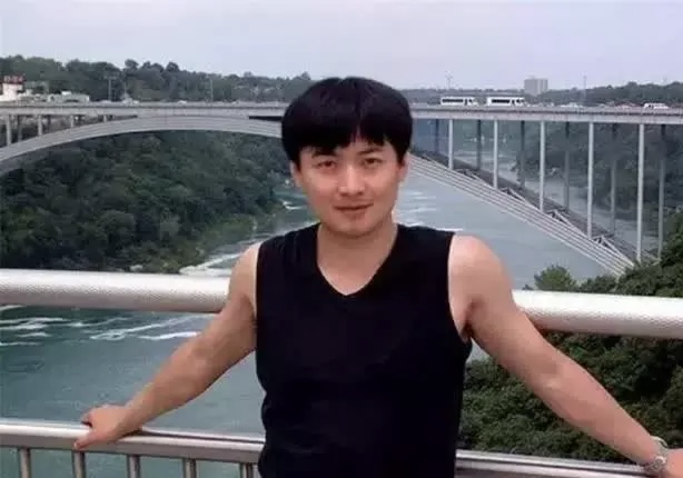 Thiên tài máy tính qua đời vì ung thư ở tuổi 35, để lại 6 chữ cho con trai: Cha mẹ học hỏi, con mình có ngay một ‘kho báu’- Ảnh 1.