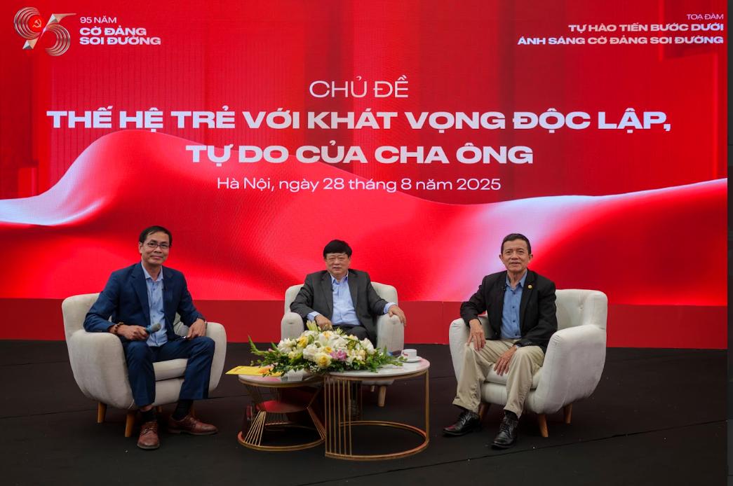 PGS.TS Nguyễn Mạnh Hà: “Lịch sử là hành trang để người trẻ tự tin bước tới tương lai”- Ảnh 1. PGS.TS Nguyễn Mạnh Hà: “Lịch sử là hành trang để người trẻ tự tin bước tới tương lai”- Ảnh 1.
