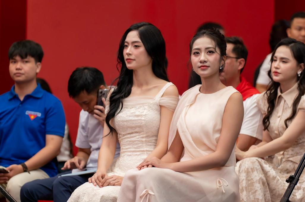 PGS.TS Nguyễn Mạnh Hà: “Lịch sử là hành trang để người trẻ tự tin bước tới tương lai”- Ảnh 3. PGS.TS Nguyễn Mạnh Hà: “Lịch sử là hành trang để người trẻ tự tin bước tới tương lai”- Ảnh 3.