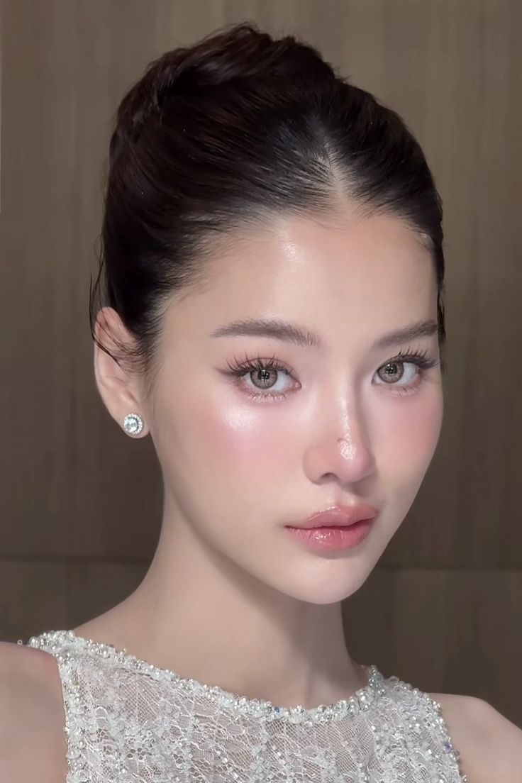 GenZ rần rần với trend makeup theo năm sinh: Layout nào hợp tuổi bạn nhất?- Ảnh 2. GenZ rần rần với trend makeup theo năm sinh: Layout nào hợp tuổi bạn nhất?- Ảnh 2.