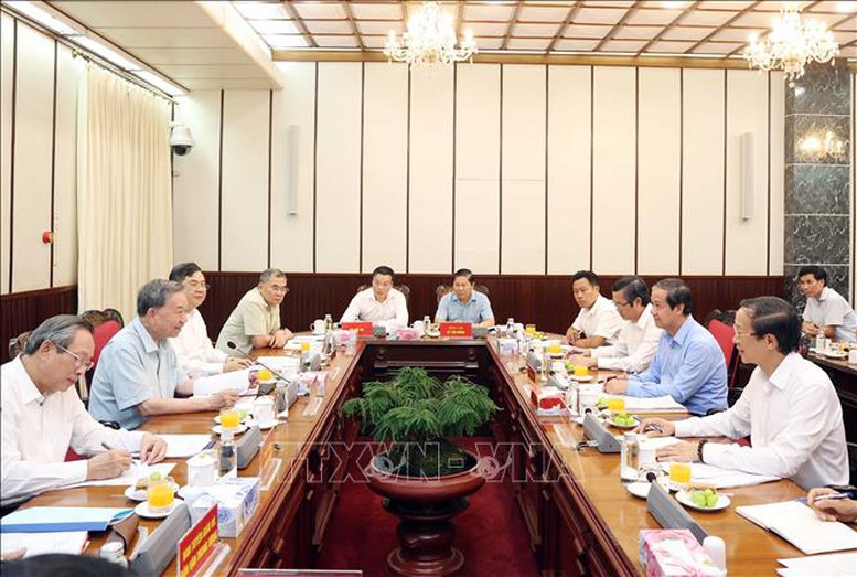 Tổng Bí thư Tô Lâm chủ trì cuộc họp về triển khai Nghị quyết số 71-NQ/TW- Ảnh 3. Tổng Bí thư Tô Lâm chủ trì cuộc họp về triển khai Nghị quyết số 71-NQ/TW- Ảnh 3.