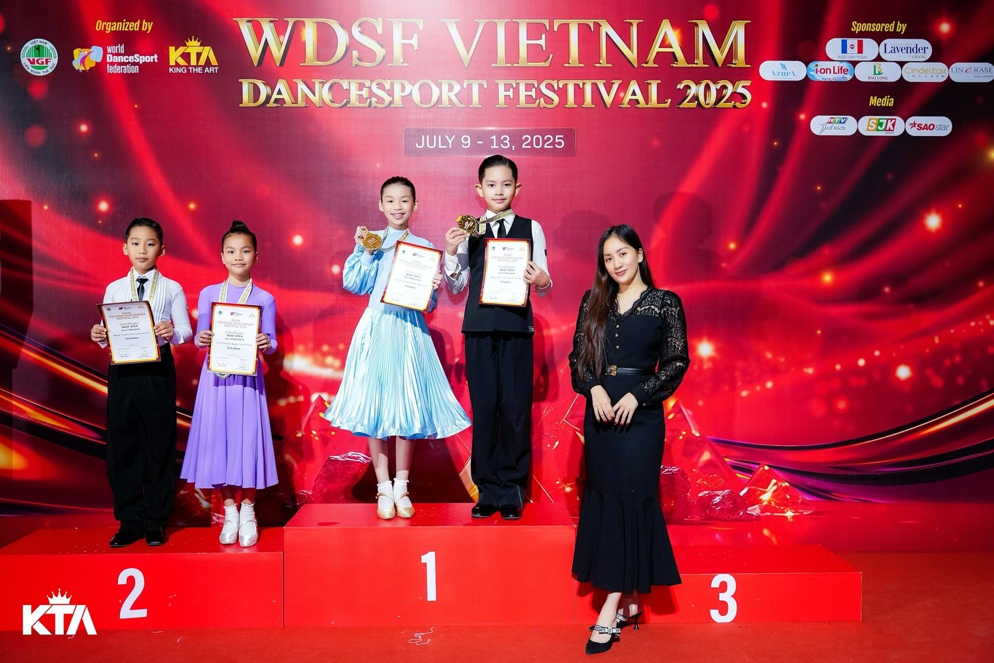 Nể cách Phan Hiển - Khánh Thi rèn con trai đoạt HCV thế giới: Sáng học văn hoá, chiều luyện khiêu vũ, ngày nghỉ cũng tranh thủ rèn luyện- Ảnh 1. Nể cách Phan Hiển - Khánh Thi rèn con trai đoạt HCV thế giới: Sáng học văn hoá, chiều luyện khiêu vũ, ngày nghỉ cũng tranh thủ rèn luyện- Ảnh 1.