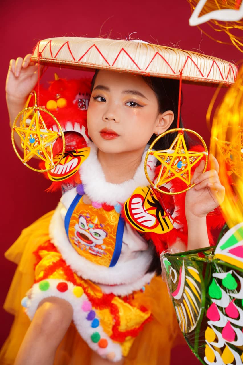 Sân khấu A80 và hành trình 3 năm thay đổi của Tường Vy - cô bé 11 tuổi từng rụt rè, ít nói nay tự tin tỏa sáng trước hàng chục nghìn người- Ảnh 4.