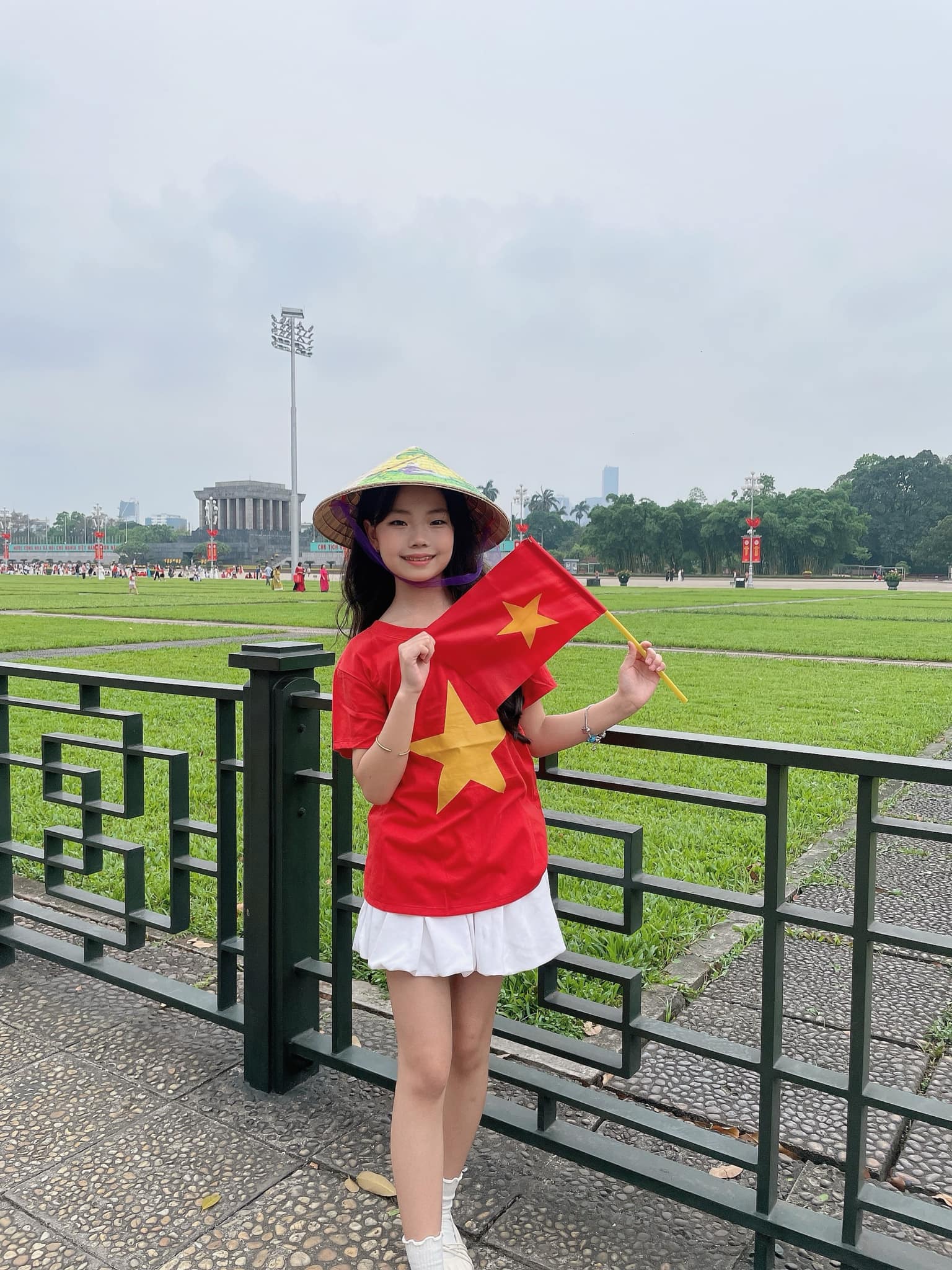 Sân khấu A80 và hành trình 3 năm thay đổi của Tường Vy - cô bé 11 tuổi từng rụt rè, ít nói nay tự tin tỏa sáng trước hàng chục nghìn người- Ảnh 15.