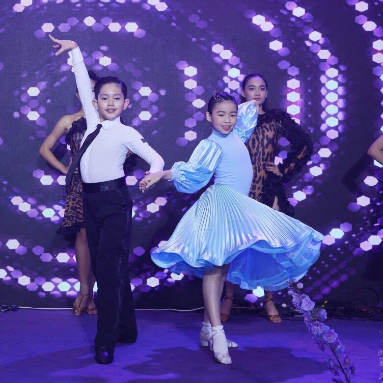 Nể cách Phan Hiển - Khánh Thi rèn con trai đoạt HCV thế giới: Sáng học văn hoá, chiều luyện khiêu vũ, ngày nghỉ cũng tranh thủ rèn luyện- Ảnh 7. Nể cách Phan Hiển - Khánh Thi rèn con trai đoạt HCV thế giới: Sáng học văn hoá, chiều luyện khiêu vũ, ngày nghỉ cũng tranh thủ rèn luyện- Ảnh 7.