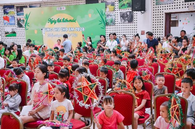 Khi người trẻ hóa thân thành “Sứ giả Trung thu” tạo nên mùa trăng cổ tích- Ảnh 2. Khi người trẻ hóa thân thành “Sứ giả xem bong da truc tiep nhanh nhat” tạo nên mùa trăng cổ tích- Ảnh 2.