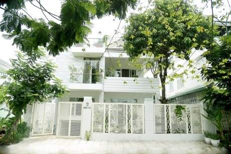 Nam nghệ sĩ Vbiz cưới vợ khi 2 bàn tay trắng, giờ ở nhà 21 tỷ, sinh 2 con gái đẹp như Hoa hậu- Ảnh 5. Nam nghệ sĩ Vbiz cưới vợ khi 2 bàn tay trắng, giờ ở nhà 21 tỷ, sinh 2 con gái đẹp như Hoa hậu- Ảnh 5.