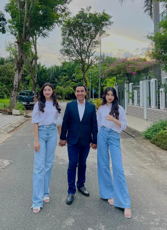 Nam nghệ sĩ Vbiz cưới vợ khi 2 bàn tay trắng, giờ ở nhà 21 tỷ, sinh 2 con gái đẹp như Hoa hậu- Ảnh 6. Nam nghệ sĩ Vbiz cưới vợ khi 2 bàn tay trắng, giờ ở nhà 21 tỷ, sinh 2 con gái đẹp như Hoa hậu- Ảnh 6.