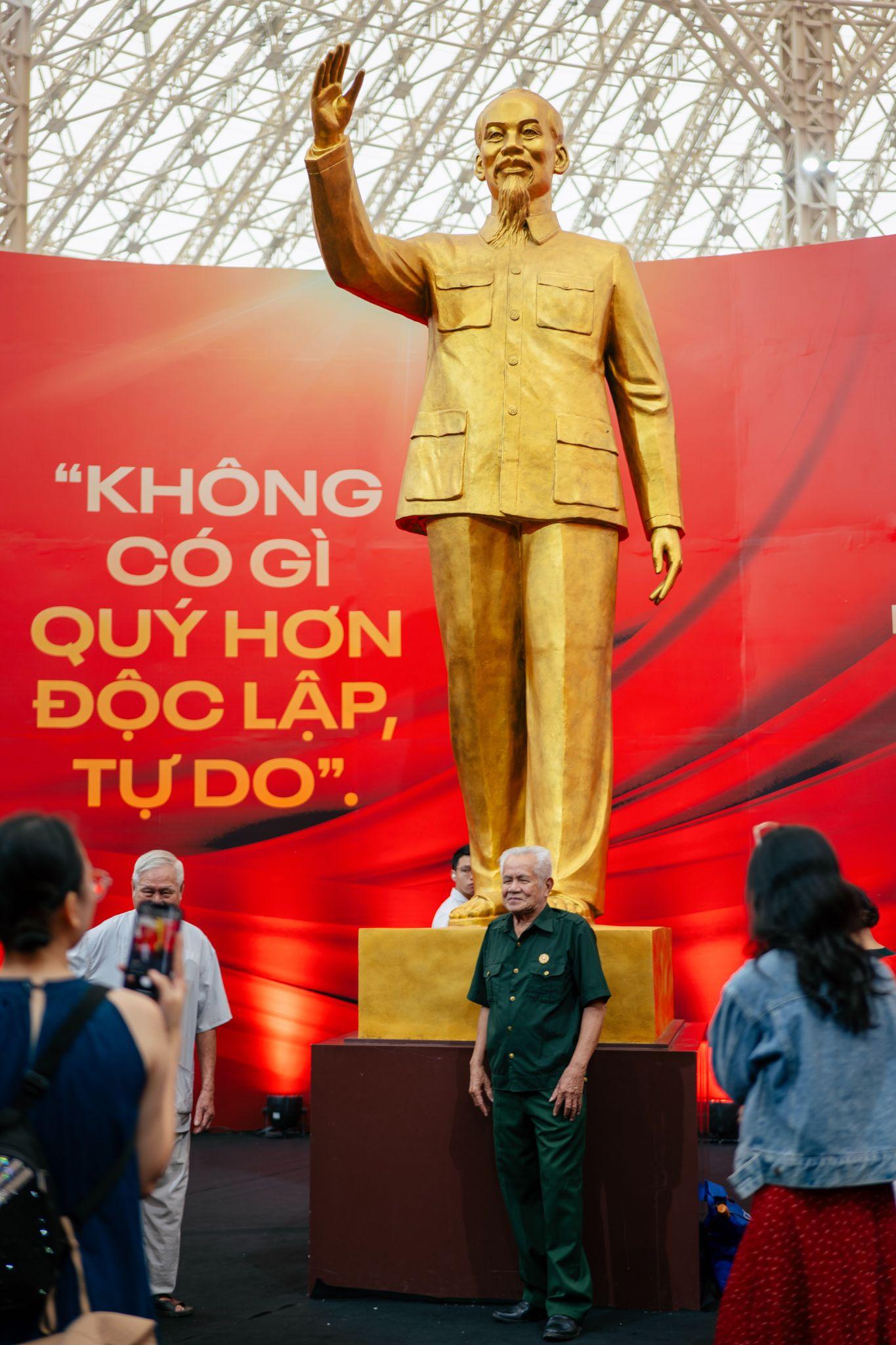 Khơi nguồn tự hào từ triển lãm “95 năm Cờ Đảng soi đường”- Ảnh 1. Khơi nguồn tự hào từ triển lãm “95 năm Cờ Đảng k+ truc tiep bong da đường”- Ảnh 1.