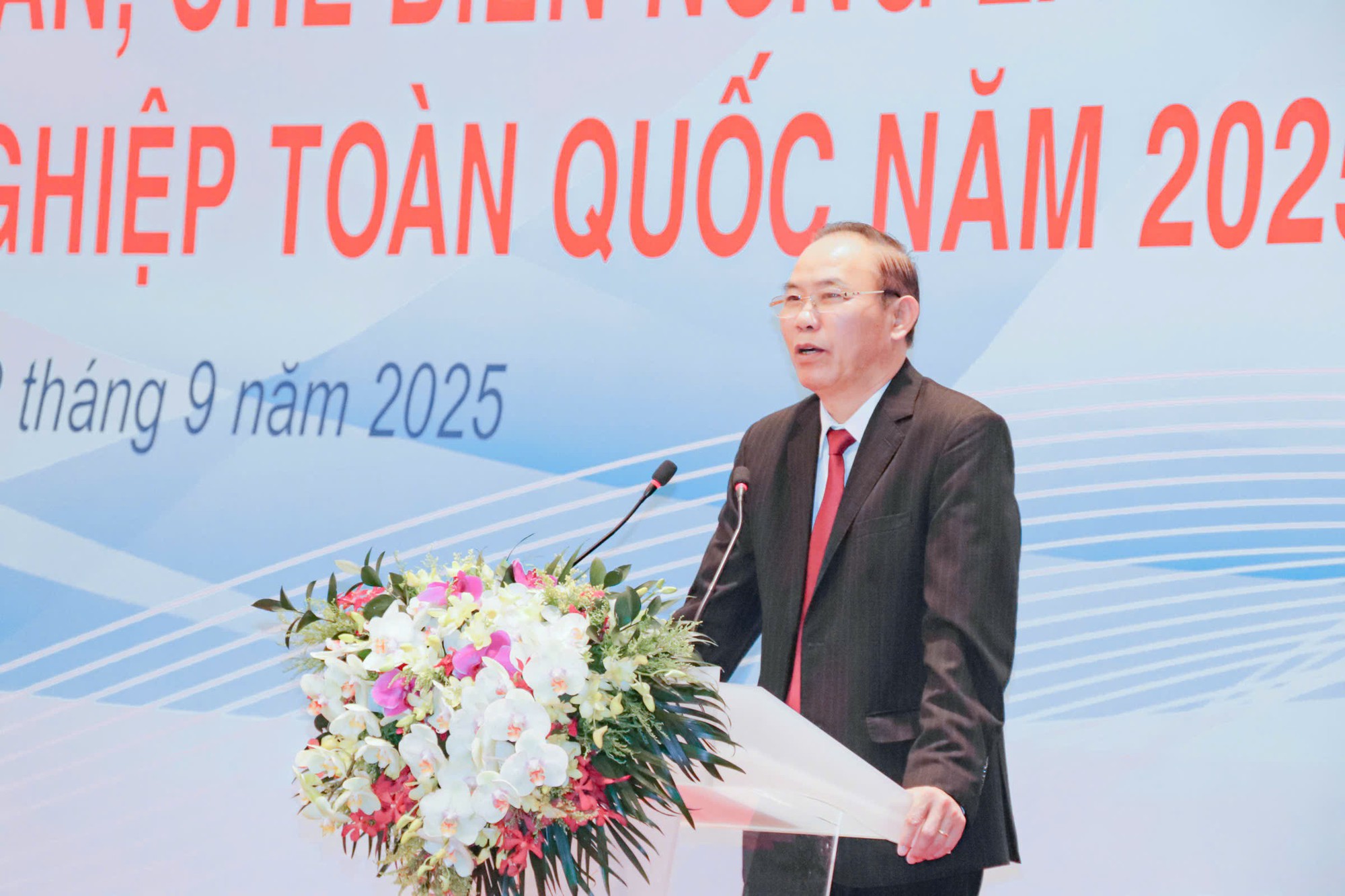 Trao quyết định ông Lê Ngọc Ánh là Tổng Biên tập Tạp chí Công nghiệp Nông thôn - Ảnh 2.