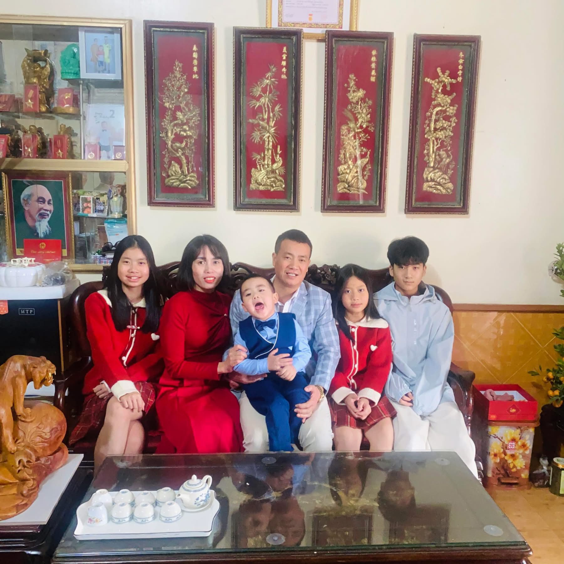 Mỗi ngày một món không ngày nào trùng, mẹ 4 con nấu ăn ở nhà cỡ này bảo sao đi quán nào con cũng kêu 