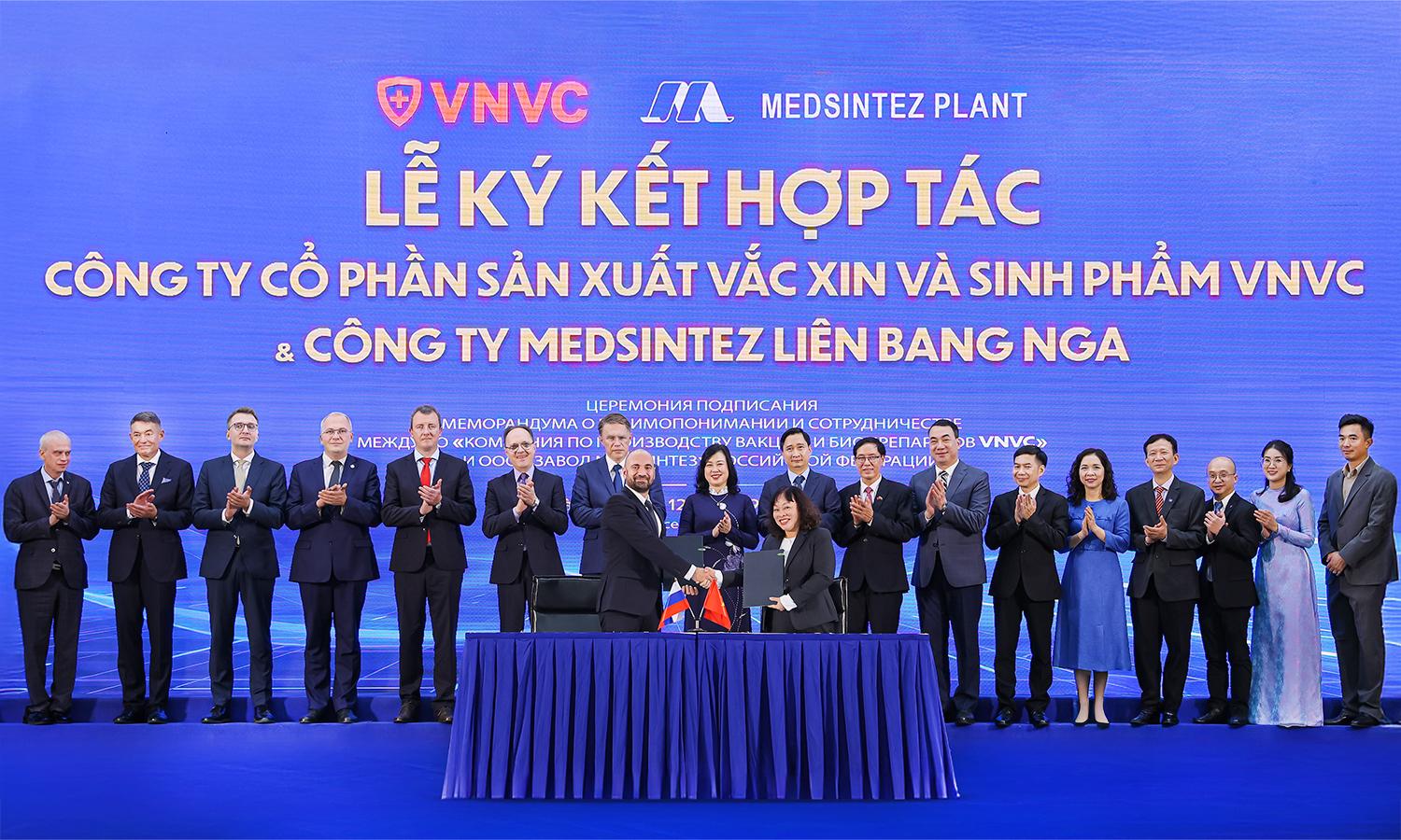 Nhà máy Vắc xin và lich bong da truc tiep phẩm VNVC tiếp nhận công nghệ hormone điều trị vô lich bong da truc tiep từ Nga- Ảnh 1.