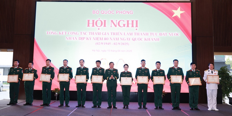 Khu trưng bày của Bộ Quốc phòng tại Triển lãm thành tựu đất nước thu hút 6,6 triệu lượt khách tham quan- Ảnh 1.