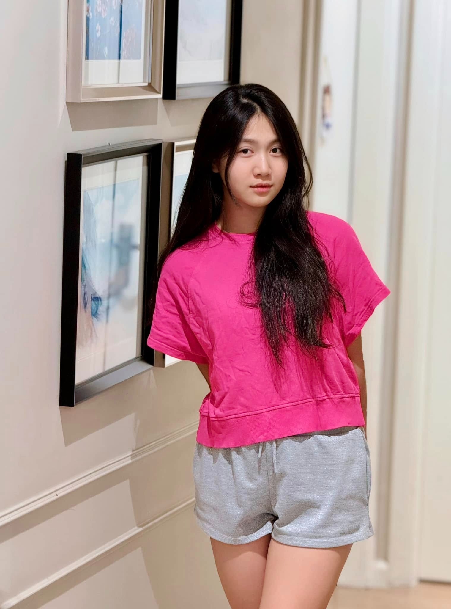 Vợ chồng Mạnh Trường khoe con gái ở tuổi 16, xinh xắn thế nào mà được gọi là hoa hậu tương lai?- Ảnh 7. Vợ chồng Mạnh Trường khoe con gái ở tuổi 16, xinh xắn thế nào mà được gọi là hoa hậu tương lai?- Ảnh 7.