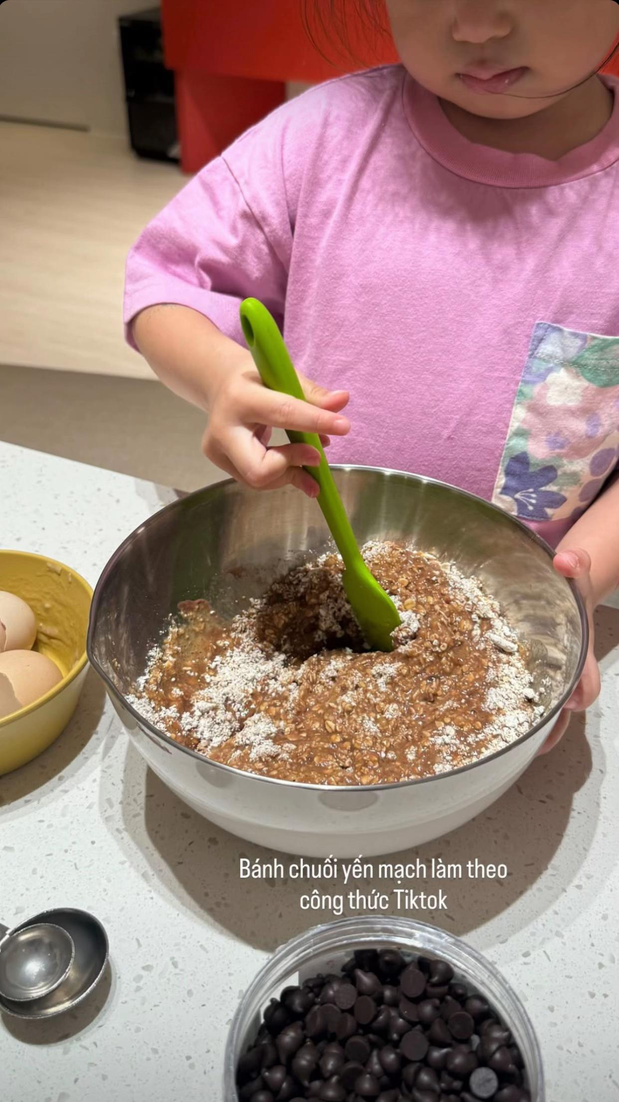 Pam Y&ecirc;u Ơi trổ t&agrave;i k&eacute;o đ&agrave;n Violin: Mẹ Salim v&iacute; như 