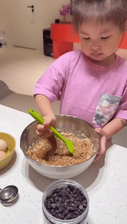 Pam Y&ecirc;u Ơi trổ t&agrave;i k&eacute;o đ&agrave;n Violin: Mẹ Salim v&iacute; như 