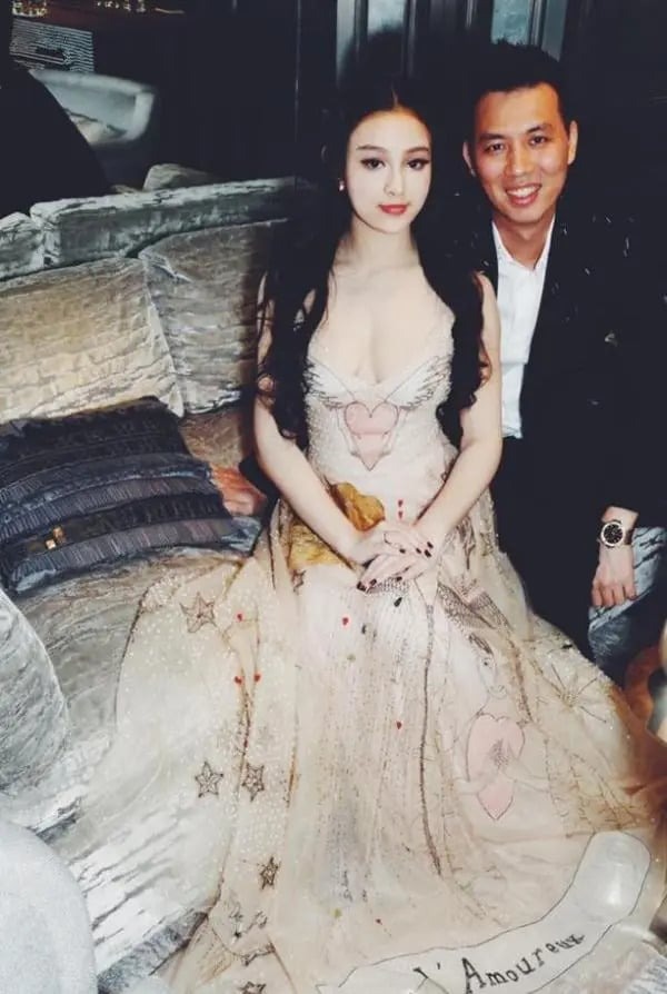 Hot girl Vbiz từ bỏ hào quang, lấy chồng đại gia, sống trong biệt thự trăm tỷ, U40 nhìn như chị gái của con trai- Ảnh 9.