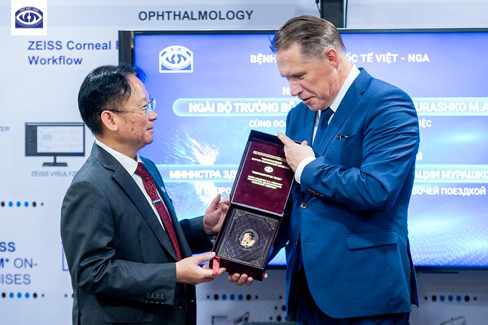 Gặp gỡ vị Bộ trưởng Nga "vừa cứu người, vừa thăm viện" tại Việt Nam: Dấu ấn đẹp trong h&agrave;nh tr&igrave;nh y tế Việt &ndash; Nga- Ảnh 2.