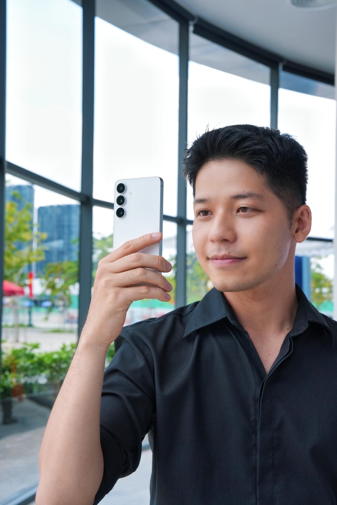 Galaxy S25 FE là chiếc điện thoại được giới mộ điệu phải xuýt xoa khi đem đến những trải nghiệm “đáng giá” chuẩn flagship- Ảnh 3. Galaxy S25 lich truc tiep bong da ngoai hang anh là chiếc điện thoại được giới mộ điệu phải xuýt xoa khi đem đến những trải nghiệm “đáng giá” chuẩn flagship- Ảnh 3.