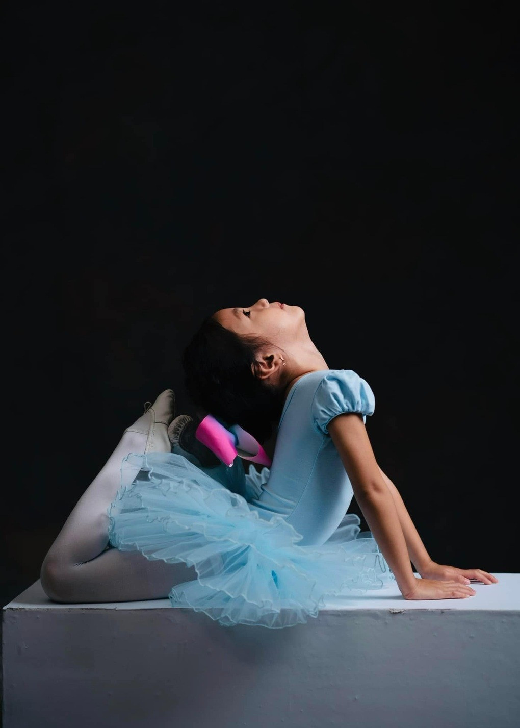 Ái nữ nhà Hà Kiều keo nha cai com truc tiep bong da xắn chuẩn "tiểu Hoa hậu", sớm được rèn luyện ballet, piano và cưỡi ngựa- Ảnh 3.