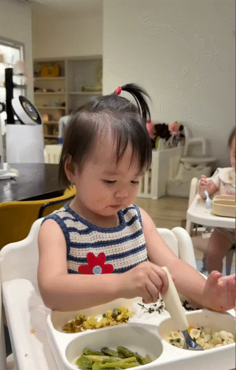 Bé Nami nhà Tuấn Dương - Lucie Nguyễn: Alpha kid với những màn mukbang triệu view, được bà ngoại chăm chút từng bữa, thực đơn thay đổi mỗi ngày- Ảnh 1. Bé Nami nhà Tuấn Dương - Lucie Nguyễn: Alpha kid với những màn mukbang triệu view, được bà ngoại chăm chút từng bữa, thực đơn thay đổi mỗi ngày- Ảnh 1.