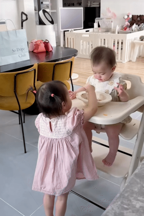 Bé Nami nhà Tuấn Dương - Lucie Nguyễn: Alpha kid với những màn mukbang triệu view, được bà ngoại chăm chút từng bữa, thực đơn thay đổi mỗi ngày- Ảnh 15. Bé Nami nhà Tuấn Dương - Lucie Nguyễn: Alpha kid với những màn mukbang triệu view, được bà ngoại chăm chút từng bữa, thực đơn thay đổi mỗi ngày- Ảnh 15.
