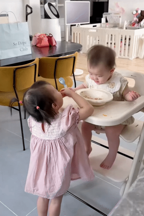 Bé Nami nhà Tuấn Dương - Lucie Nguyễn: Alpha kid với những màn mukbang triệu view, được bà ngoại chăm chút từng bữa, thực đơn thay đổi mỗi ngày- Ảnh 14. Bé Nami nhà Tuấn Dương - Lucie Nguyễn: Alpha kid với những màn mukbang triệu view, được bà ngoại chăm chút từng bữa, thực đơn thay đổi mỗi ngày- Ảnh 14.