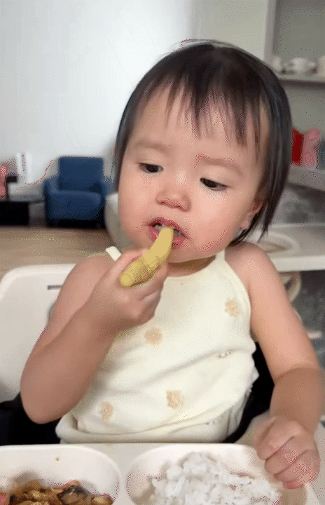 Bé Nami nhà Tuấn Dương - Lucie Nguyễn: Alpha kid với những màn mukbang triệu view, được bà ngoại chăm chút từng bữa, thực đơn thay đổi mỗi ngày- Ảnh 10. Bé Nami nhà Tuấn Dương - Lucie Nguyễn: Alpha kid với những màn mukbang triệu view, được bà ngoại chăm chút từng bữa, thực đơn thay đổi mỗi ngày- Ảnh 10.