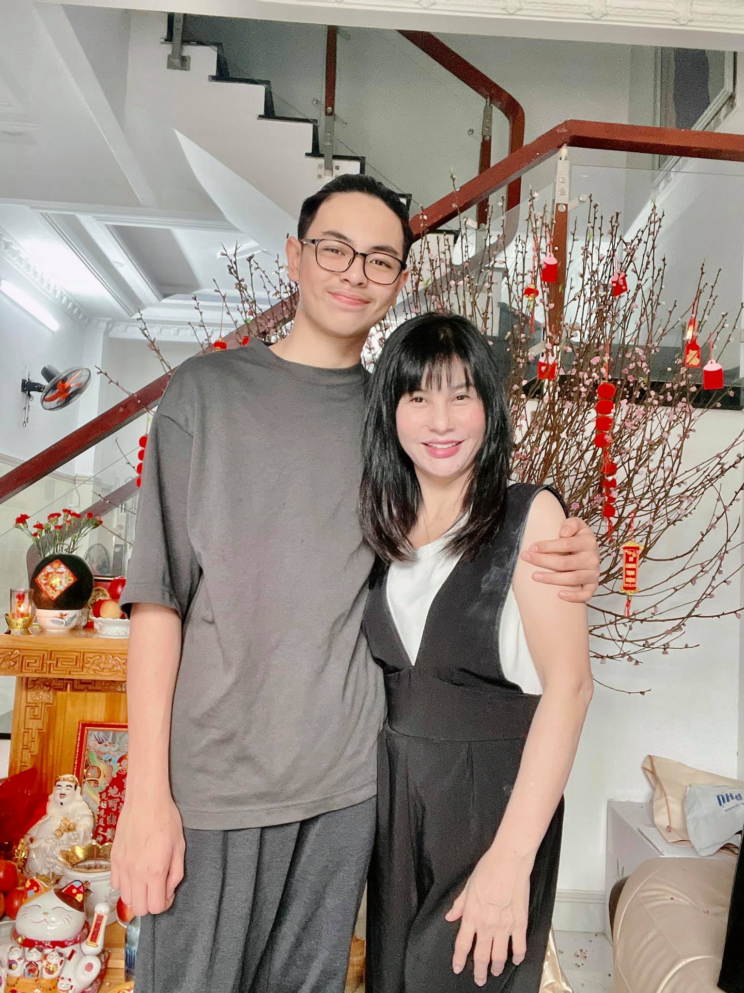 Bất ngờ với diện mạo của con trai "ông hoàng phòng vé" Thái Hoà, sở hữu chiều cao ấn tượng, visual cực hợp điện ảnh- Ảnh 4.