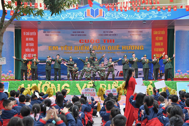 Tuổi trẻ Vùng Cảnh sát biển 1: 27 năm khát vọng xanh giữ biển trời Tổ quốc- Ảnh 7. Tuổi trẻ Vùng Cảnh sát biển 1: 27 năm khát vọng xanh giữ biển trời Tổ quốc- Ảnh 7.