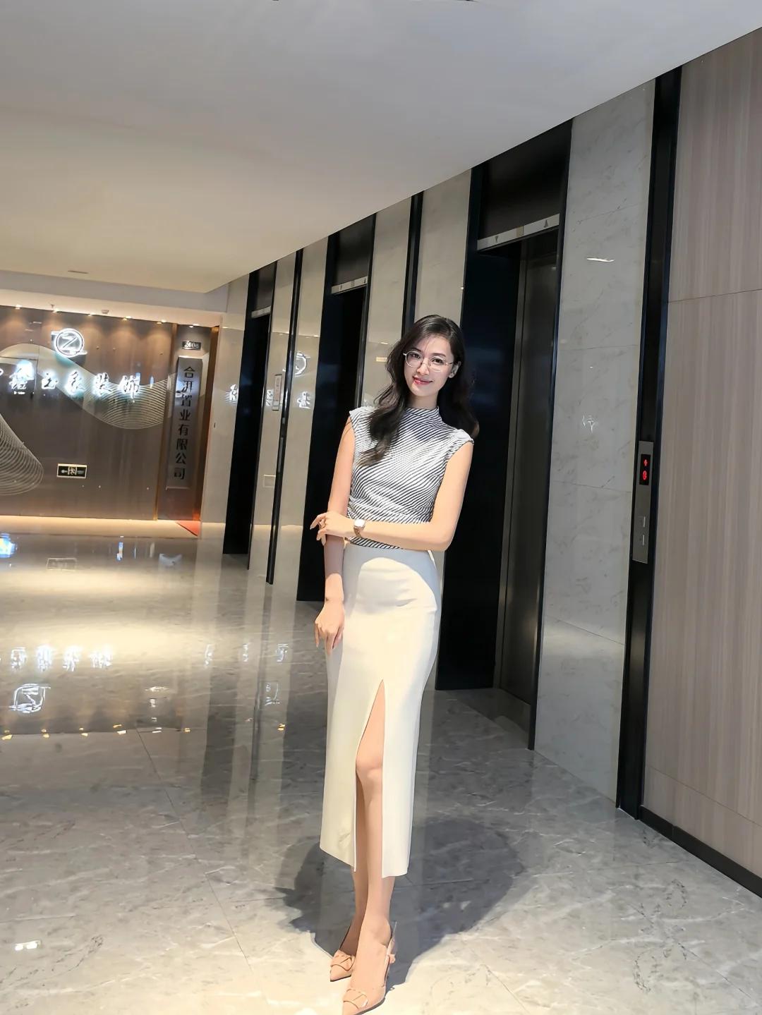 Phụ nữ 30+ cứ diện váy theo 4 cách này, bảo đảm vừa gọn dáng vừa sang trọng- Ảnh 7. Phụ nữ 30+ cứ diện váy theo 4 cách này, bảo đảm vừa gọn dáng vừa sang trọng- Ảnh 7.