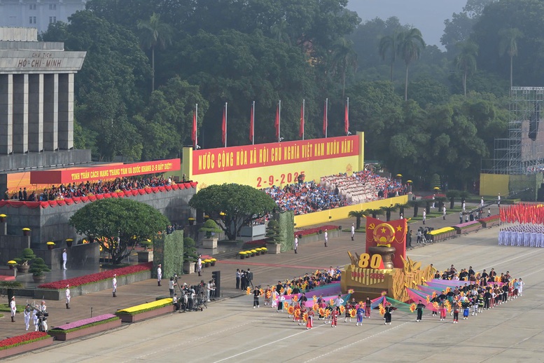 TỔNG THUẬT: Kỷ niệm trọng thể 80 năm Quốc khánh nước Cộng hòa XHCN Việt Nam- Ảnh 18. TỔNG THUẬT: Kỷ niệm trọng thể 80 năm Quốc khánh nước Cộng hòa XHCN Việt Nam- Ảnh 18.