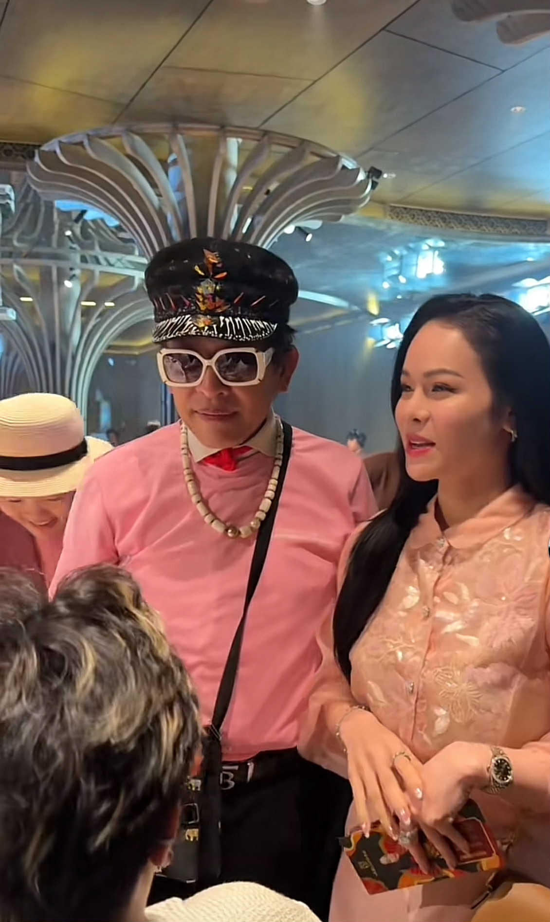 MC Thanh Bạch v&agrave; những lần dự đ&aacute;m cưới với trang phục lấn &aacute;t cả c&ocirc; d&acirc;u- Ảnh 2.