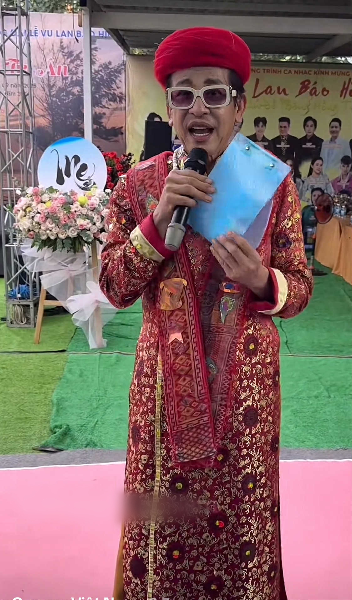 MC Thanh Bạch v&agrave; những lần dự đ&aacute;m cưới với trang phục lấn &aacute;t cả c&ocirc; d&acirc;u- Ảnh 7.