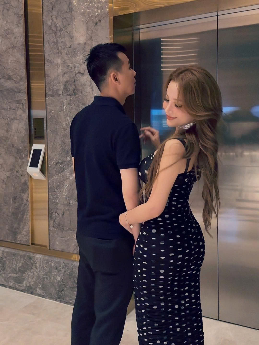 Choáng váng trước cảnh tượng bên trong biệt thự 100 tỷ của Huyền Baby
- Ảnh 2.