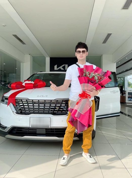 Nam NSƯT từng phải đi bưng nước cho Kim Tử Long, giờ sở hữu bất động sản từ Việt Nam sang Mỹ- Ảnh 4. Nam NSƯT từng phải đi bưng nước cho Kim Tử Long, giờ sở hữu bất động sản từ Việt Nam sang Mỹ- Ảnh 4.