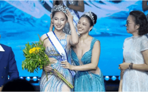 Màn trao vương miện Á hậu Việt cồng kềnh đến mức người nhận thái độ ra mặt?- Ảnh 2.