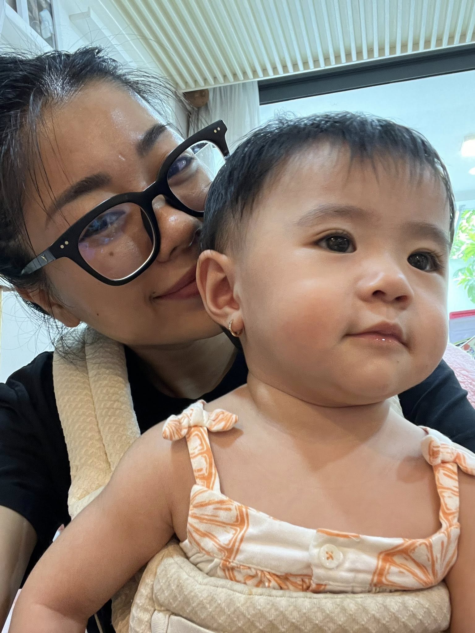 Ái nữ nhà Võ Hoàng Yến bám "mẹ nuôi" còn không rời: Tưởng ai hoá ra là hot mom nổi tiếng giới "mẹ bò sữa"- Ảnh 5.