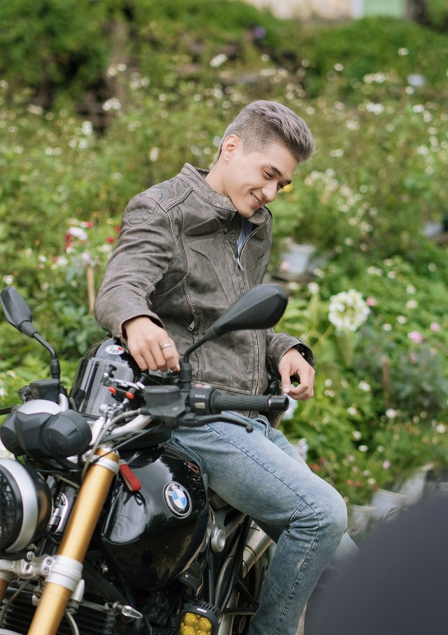 Anh cảnh vệ đẹp trai nhất Tử Chiến Trên Không từng “cắm sừng” 1 Chị Đẹp, bị truy lùng vì phát ngôn gây bão MXH- Ảnh 8. Anh cảnh vệ đẹp trai nhất Tử Chiến Trên Không từng “cắm sừng” 1 Chị Đẹp, bị truy lùng vì phát ngôn gây bão MXH- Ảnh 8.