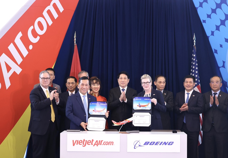 Chủ tịch nước Lương Cường chứng kiến bàn giao tàu bay Boeing đầu tiên cho Vietjet- Ảnh 3. Chủ tịch nước Lương Cường chứng kiến bàn giao tàu bay Boeing đầu tiên cho Vietjet- Ảnh 3.