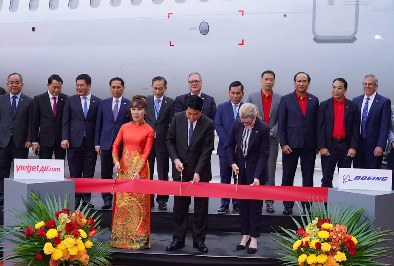 Chủ tịch nước Lương Cường chứng kiến bàn giao tàu bay Boeing đầu tiên cho Vietjet- Ảnh 1. Chủ tịch nước Lương Cường chứng kiến bàn giao tàu bay Boeing đầu tiên cho Vietjet- Ảnh 1.