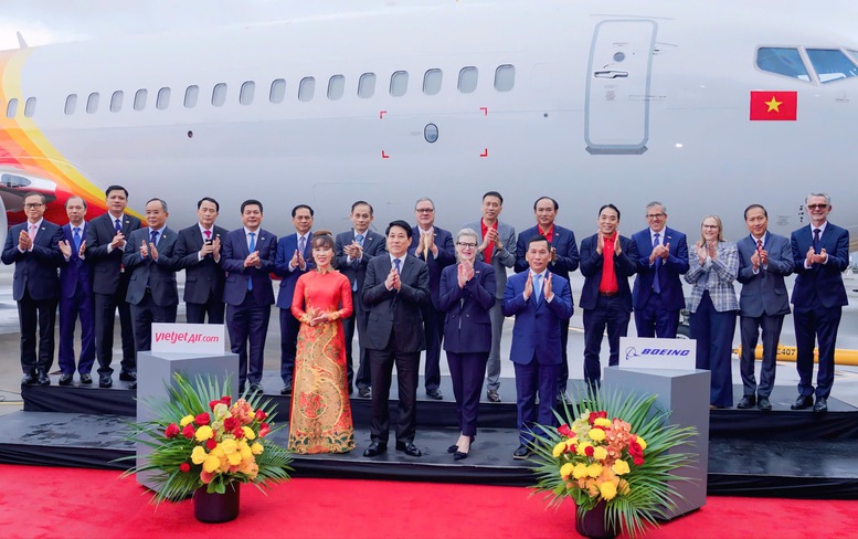 Chủ tịch nước Lương Cường chứng kiến bàn giao tàu bay Boeing đầu tiên cho Vietjet- Ảnh 2. Chủ tịch nước Lương Cường chứng kiến bàn giao tàu bay Boeing đầu tiên cho Vietjet- Ảnh 2.