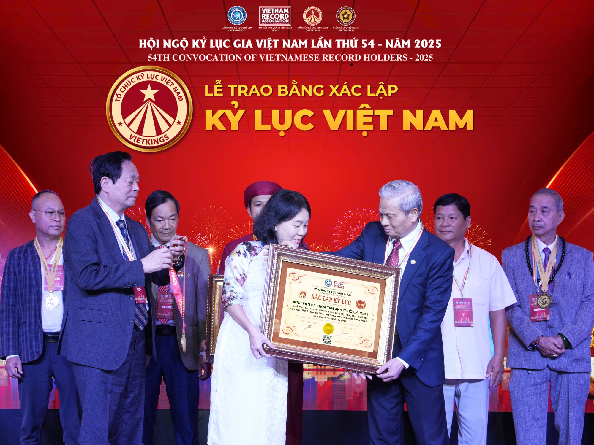 Kỷ lục châu Á đầu tiên của Việt Nam về Hệ thống Lab thụ tinh ống nghiệm- Ảnh 2.