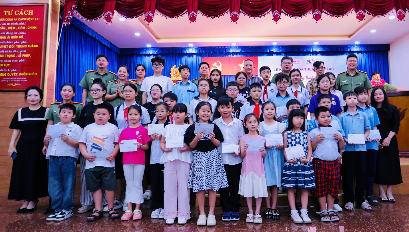 Tân Hiệp Phát tiếp tục thực hiện chương trình “Cùng em vững bước tương lai” trị giá hơn 9 tỷ đồng tại Thành phố Hồ Chí Minh- Ảnh 1.