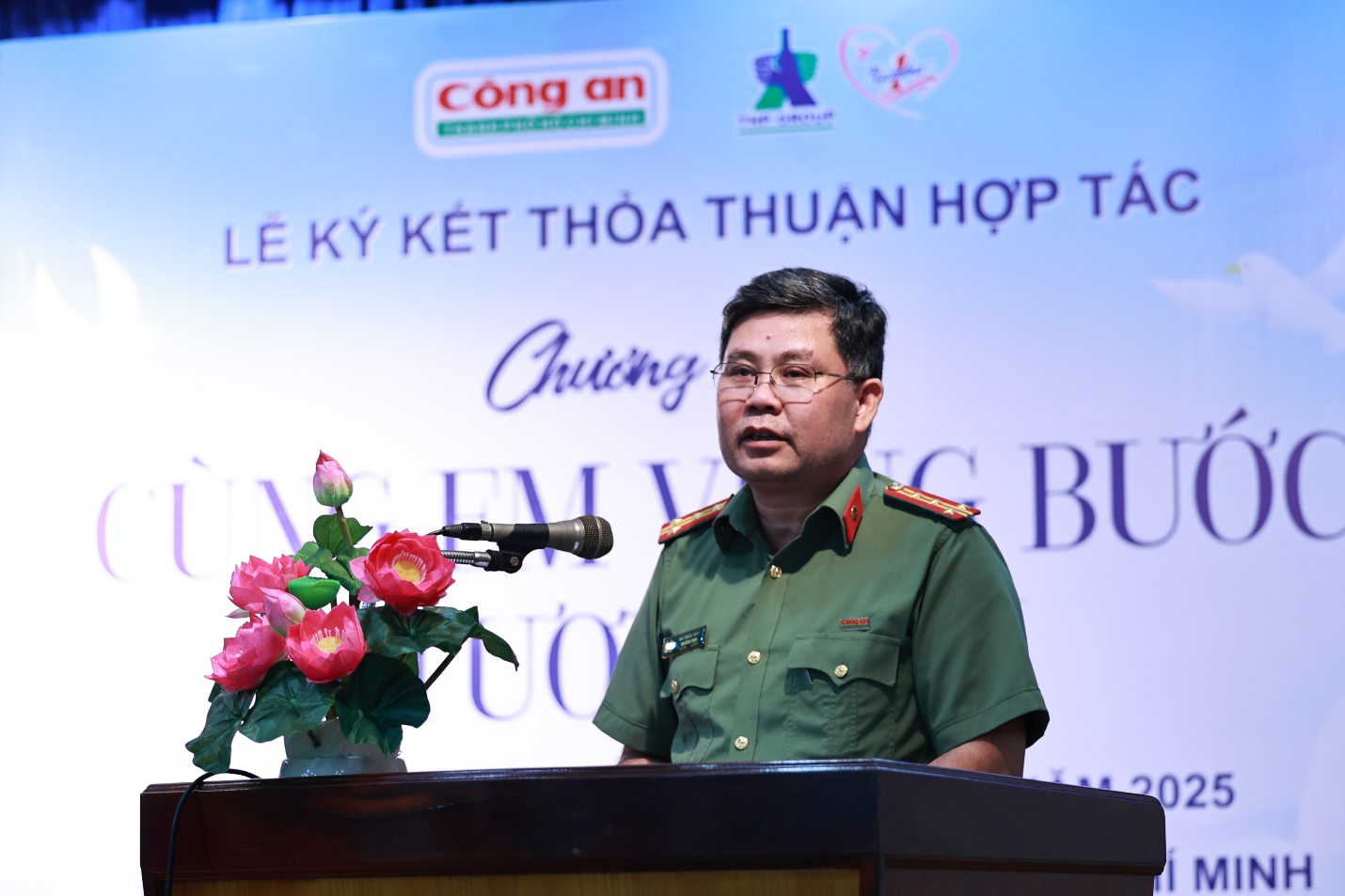 Tân Hiệp Phát tiếp tục thực hiện chương trình “Cùng em vững bước tương lai” trị giá hơn 9 tỷ đồng tại Thành phố Hồ Chí Minh- Ảnh 3.