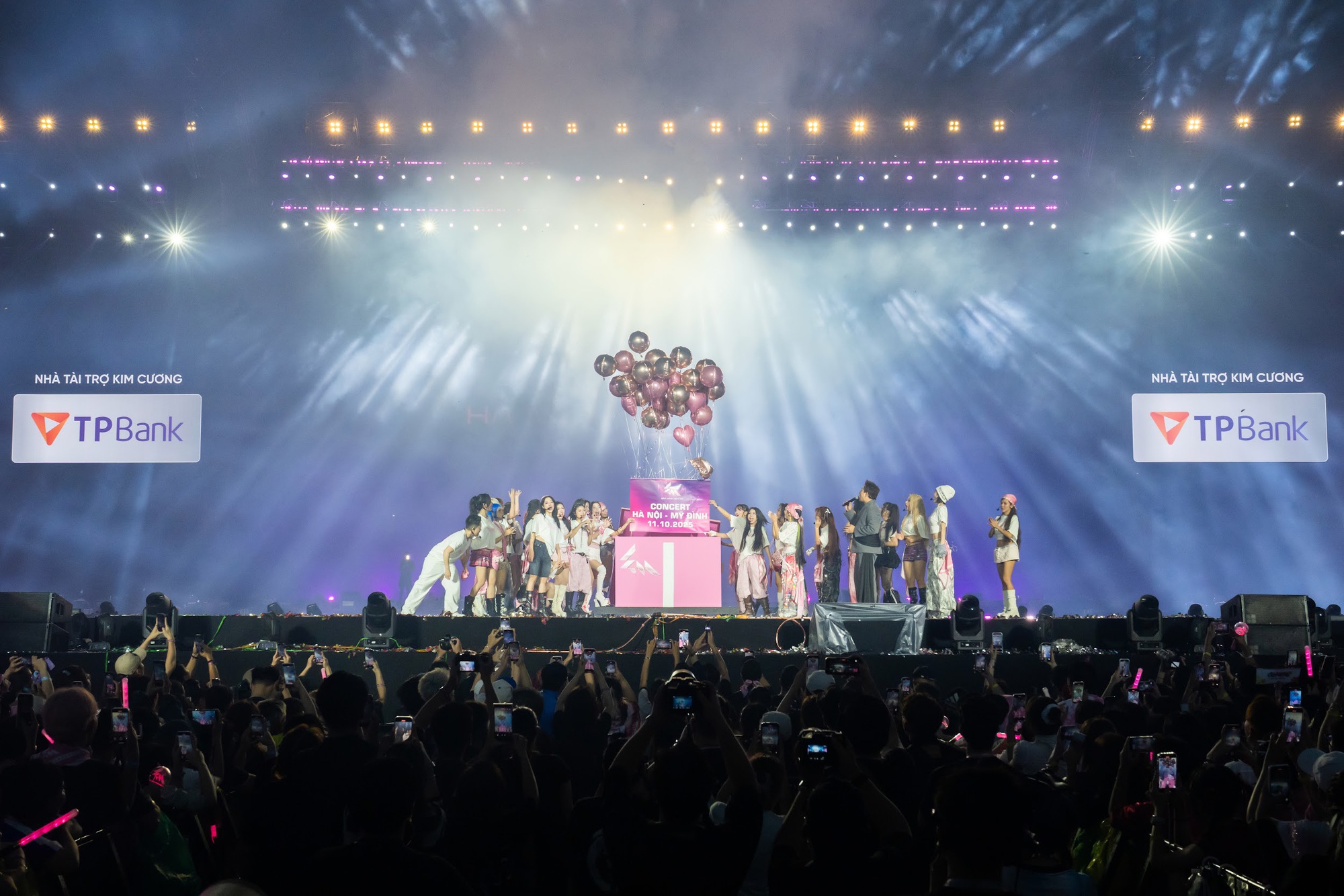 “Kim chủ” tâm lý nhất mùa concert gọi tên TPBank- Ảnh 7. “Kim chủ” tâm lý nhất mùa concert gọi tên TPBank- Ảnh 7.